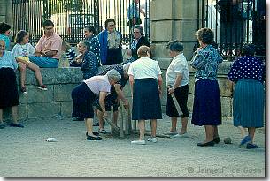 Jugando a los bolos (15KB)